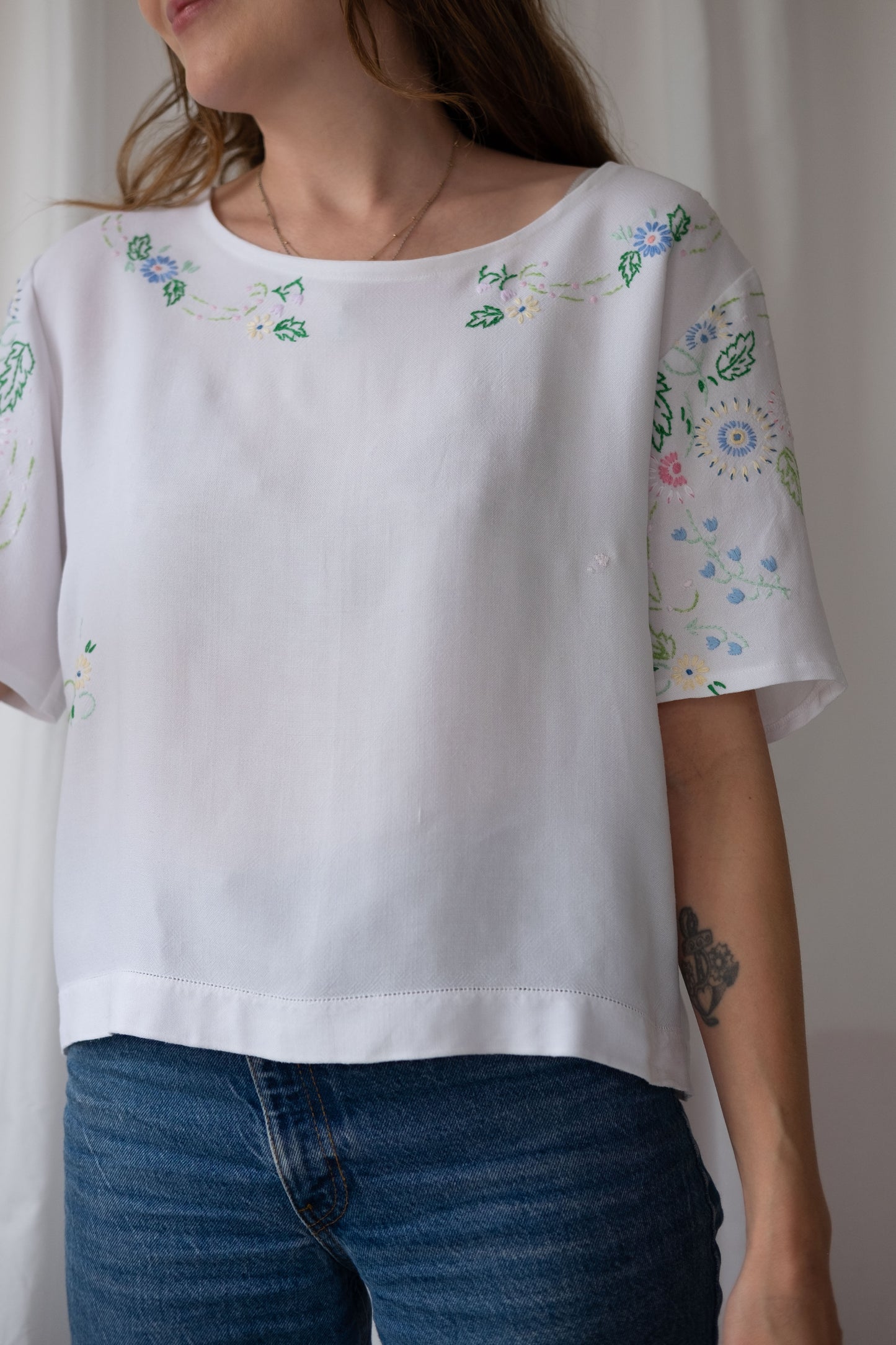 Anemone ~ Reworked Vintage Linen Embroidered Tee - M/L