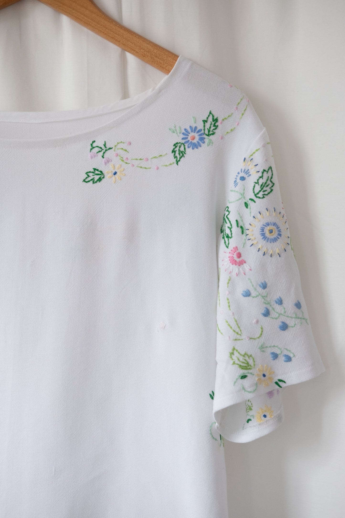 Anemone ~ Reworked Vintage Linen Embroidered Tee - M/L