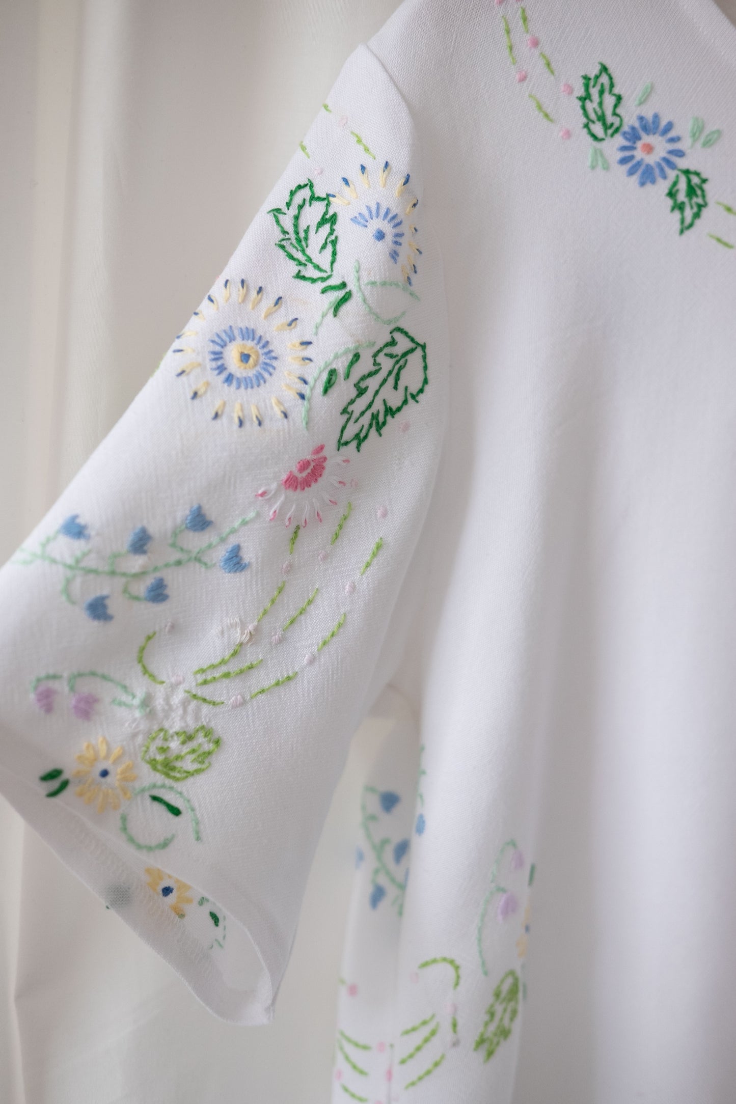 Anemone ~ Reworked Vintage Linen Embroidered Tee - M/L