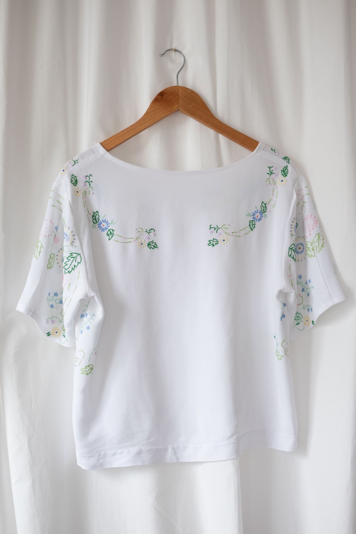 Anemone ~ Reworked Vintage Linen Embroidered Tee - M/L