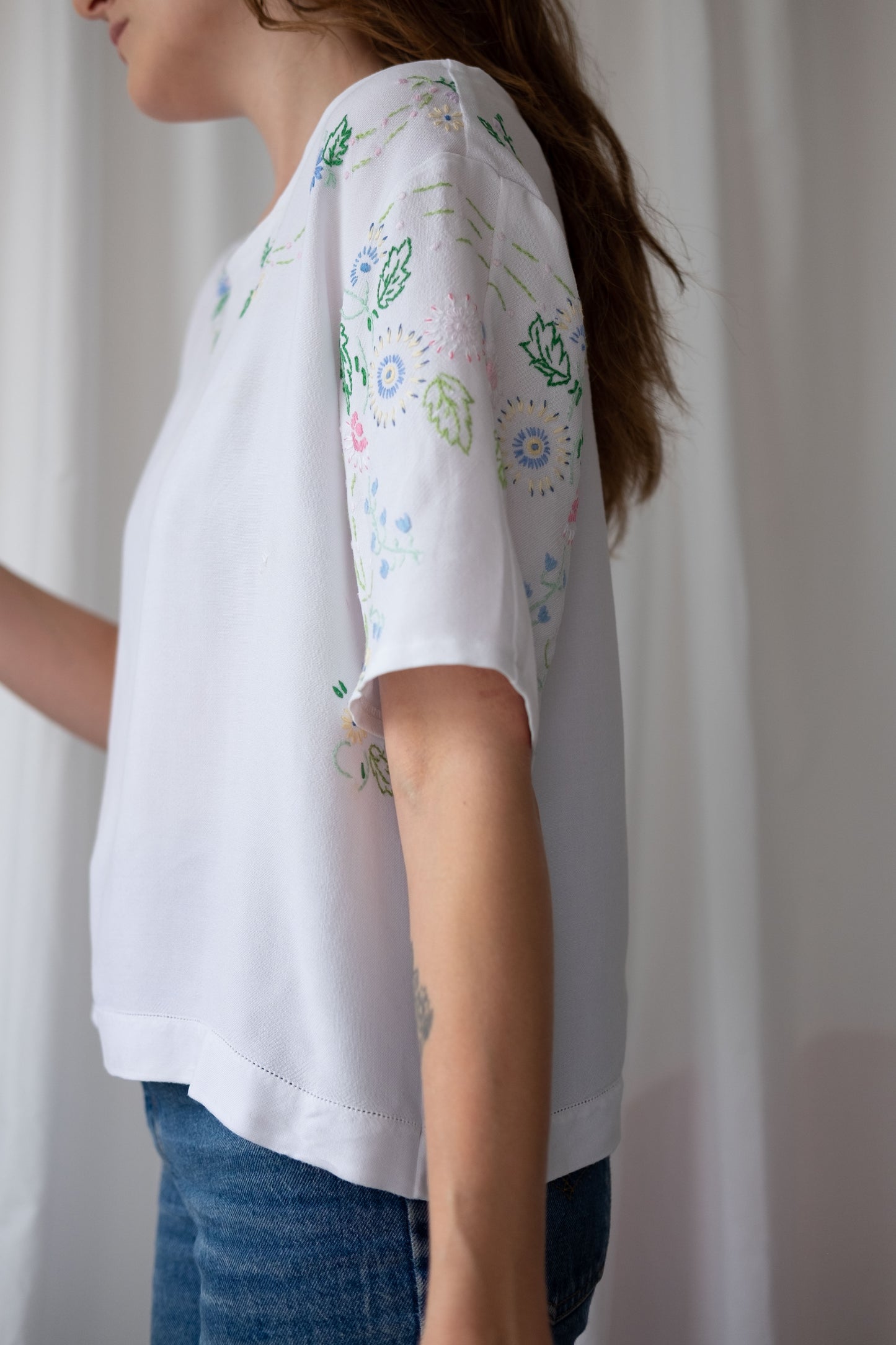 Anemone ~ Reworked Vintage Linen Embroidered Tee - M/L