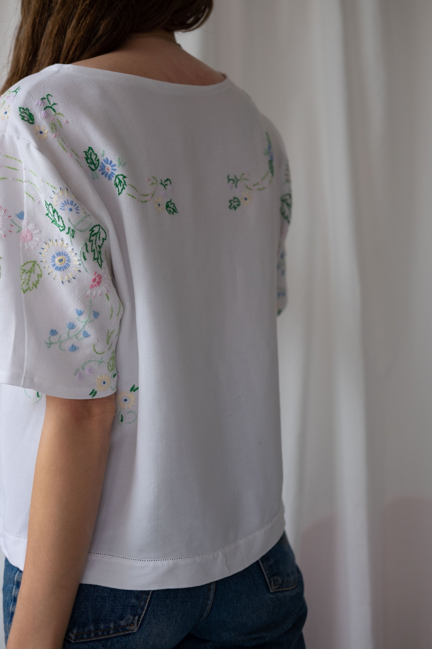 Anemone ~ Reworked Vintage Linen Embroidered Tee - M/L