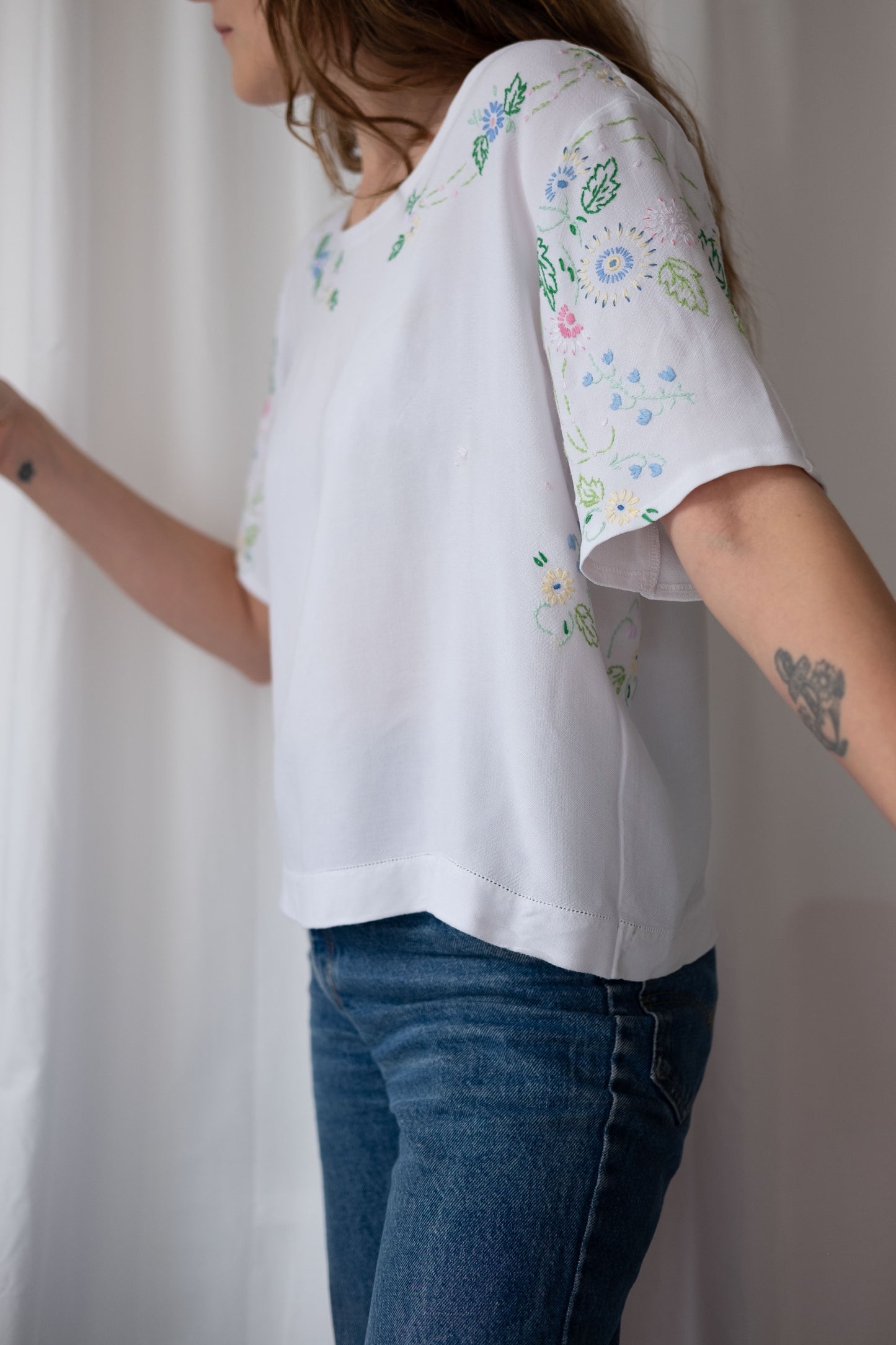 Anemone ~ Reworked Vintage Linen Embroidered Tee - M/L