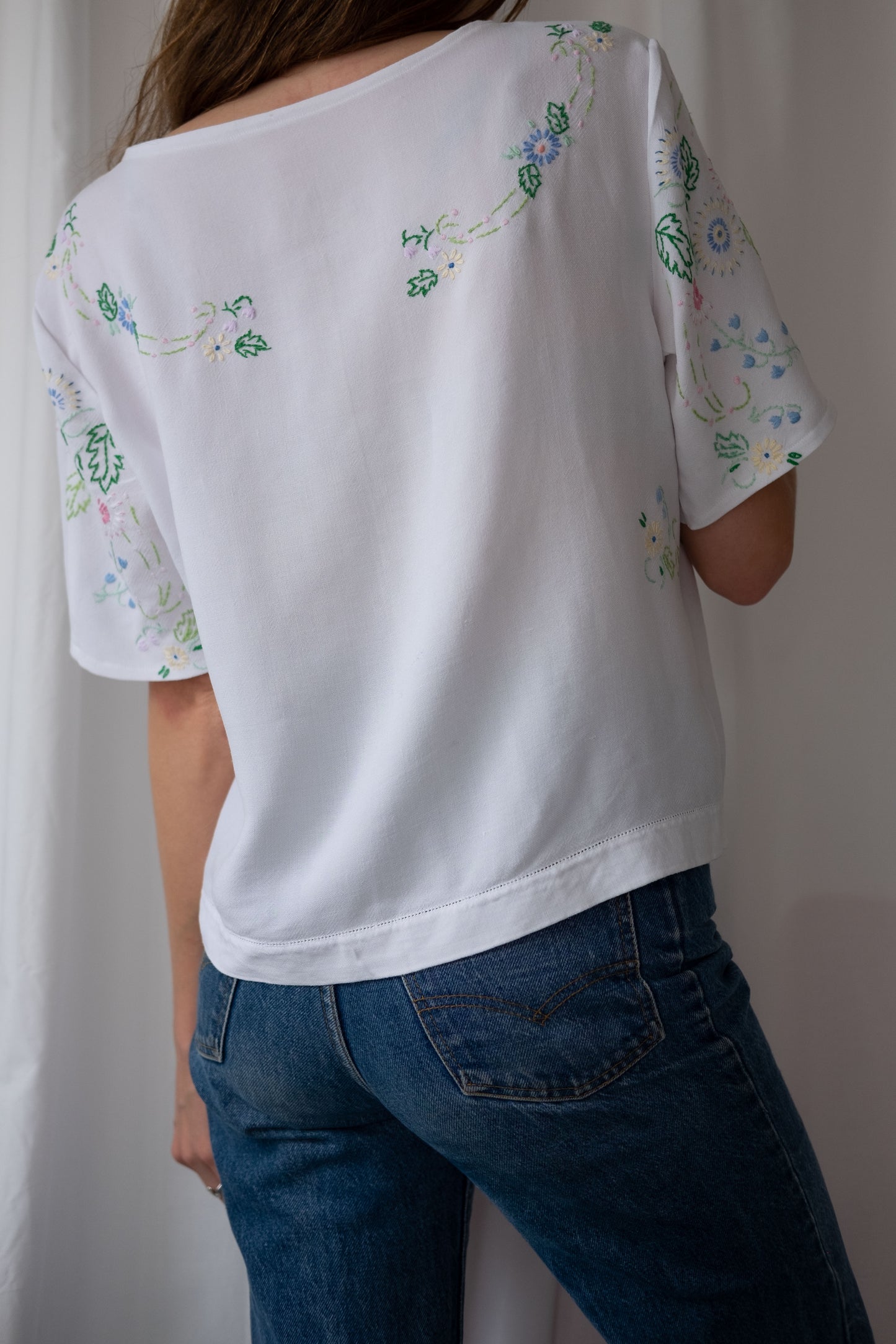 Anemone ~ Reworked Vintage Linen Embroidered Tee - M/L