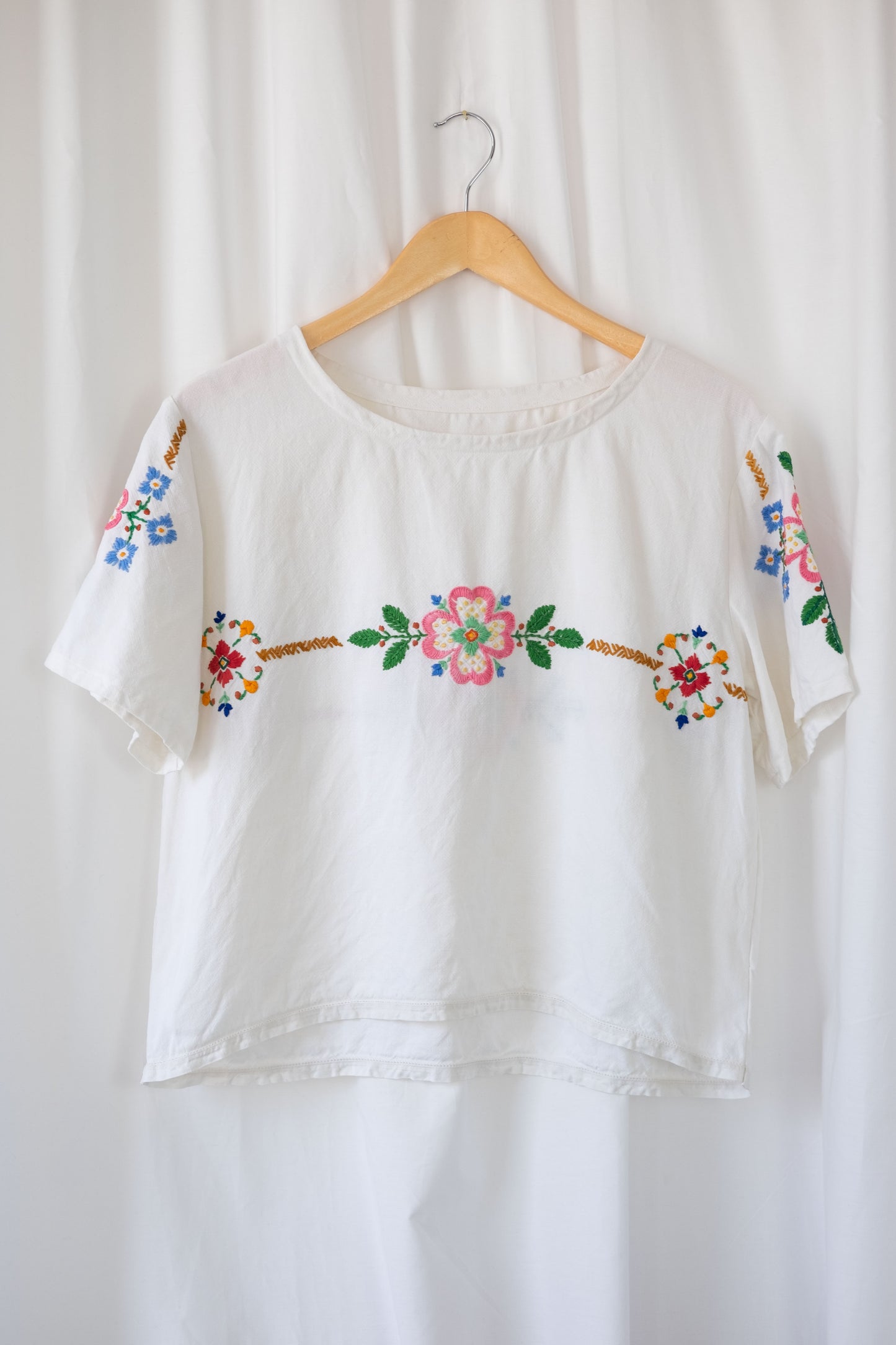 Dahlia ~ Reworked Vintage Linen Embroidered Tee - L