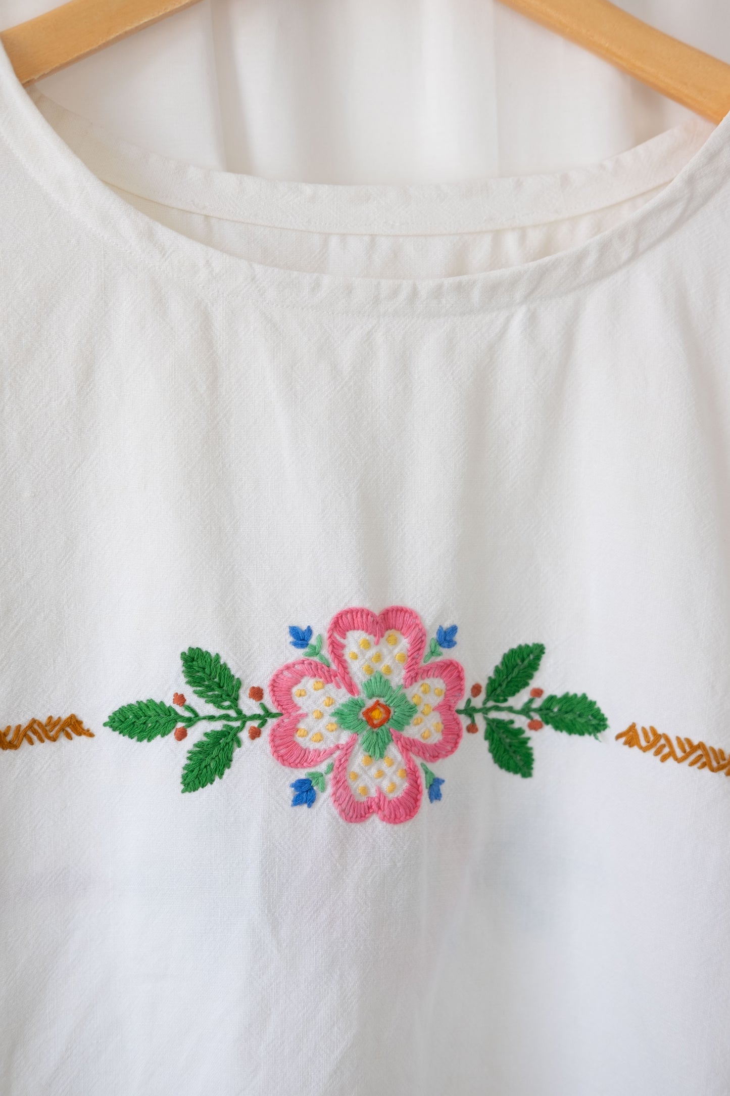 Dahlia ~ Reworked Vintage Linen Embroidered Tee - L