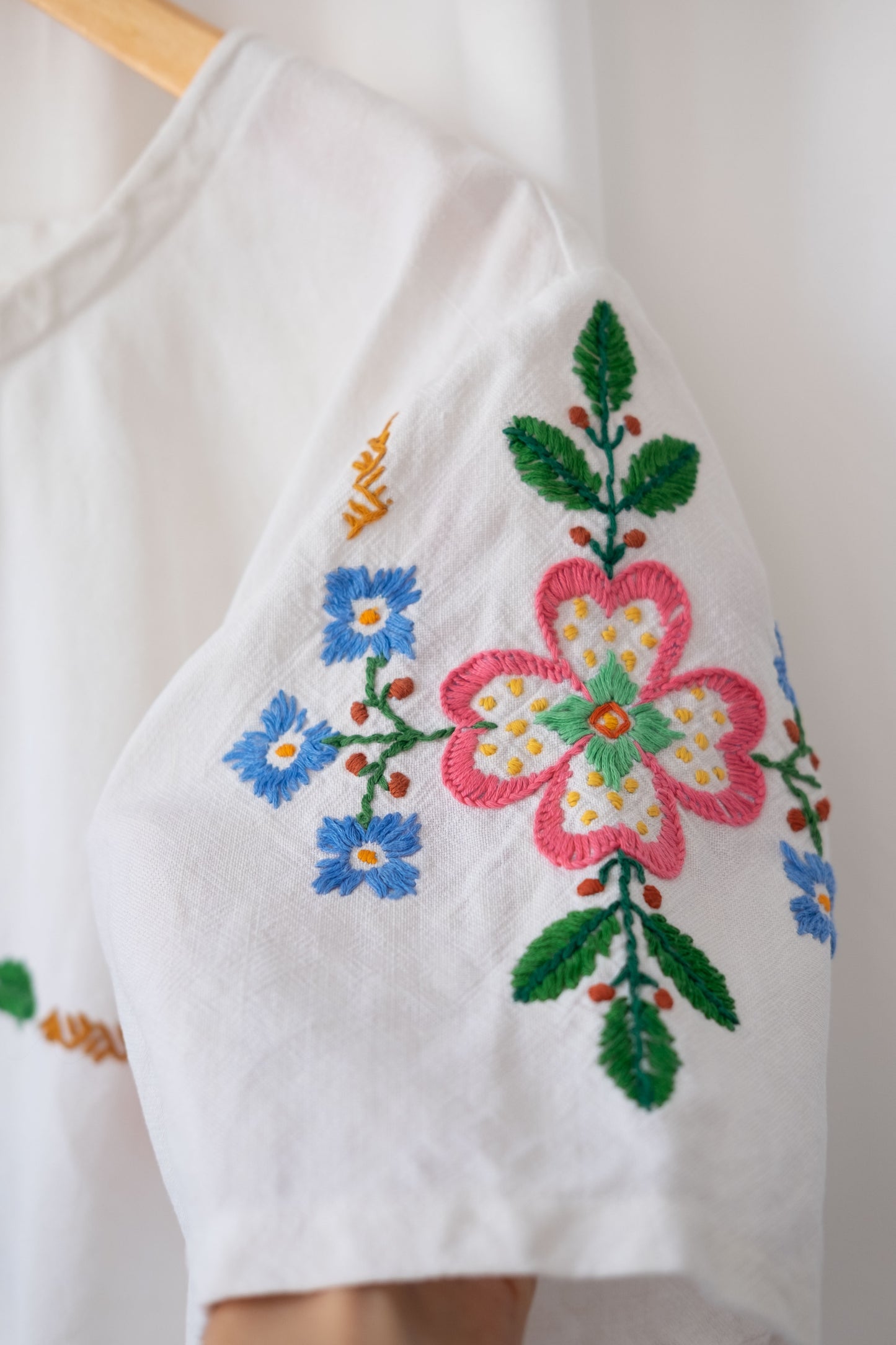 Dahlia ~ Reworked Vintage Linen Embroidered Tee - L