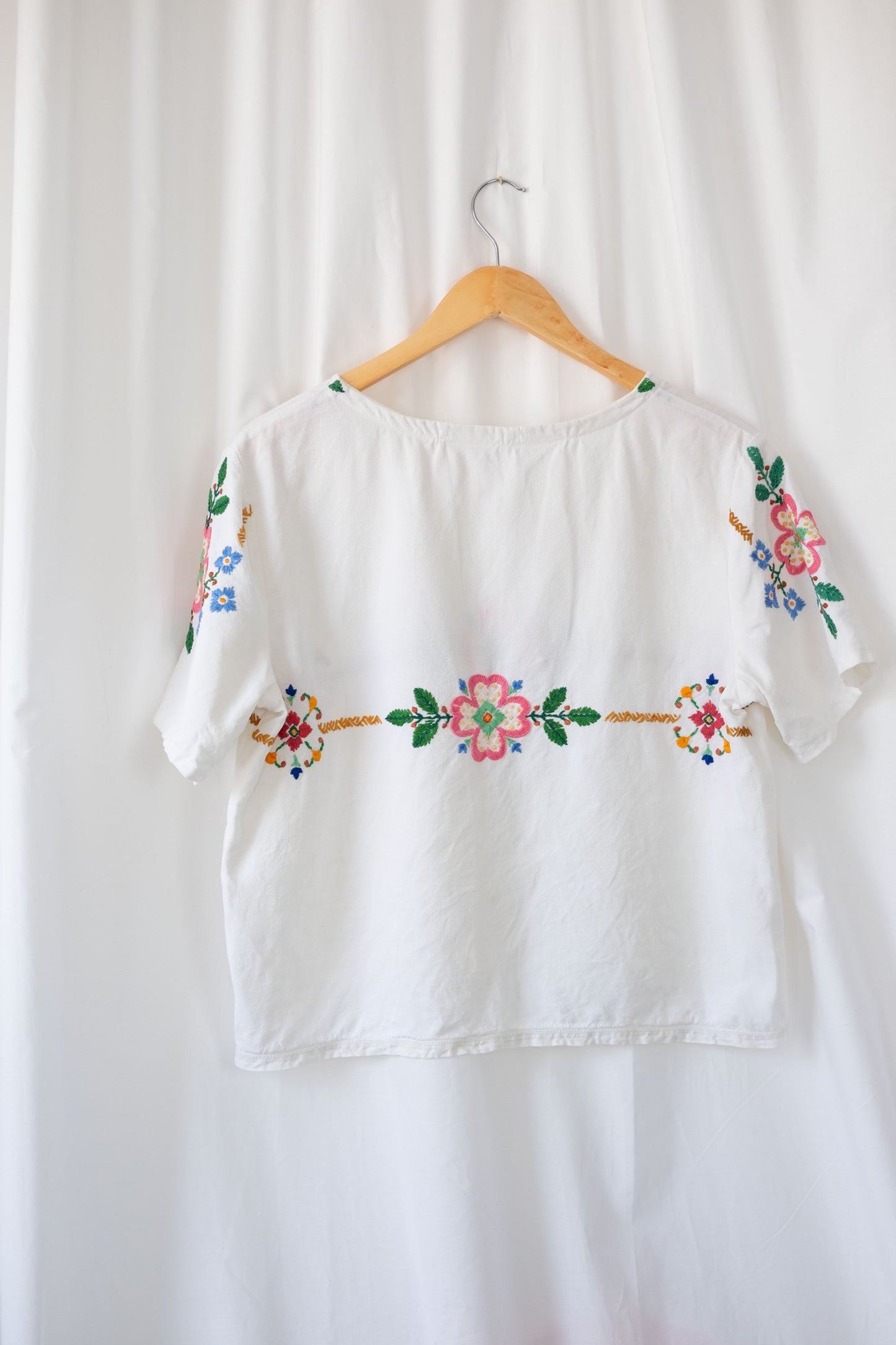 Dahlia ~ Reworked Vintage Linen Embroidered Tee - L