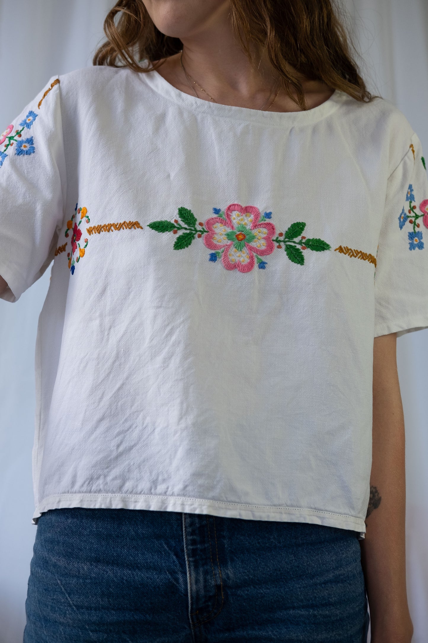 Dahlia ~ Reworked Vintage Linen Embroidered Tee - L