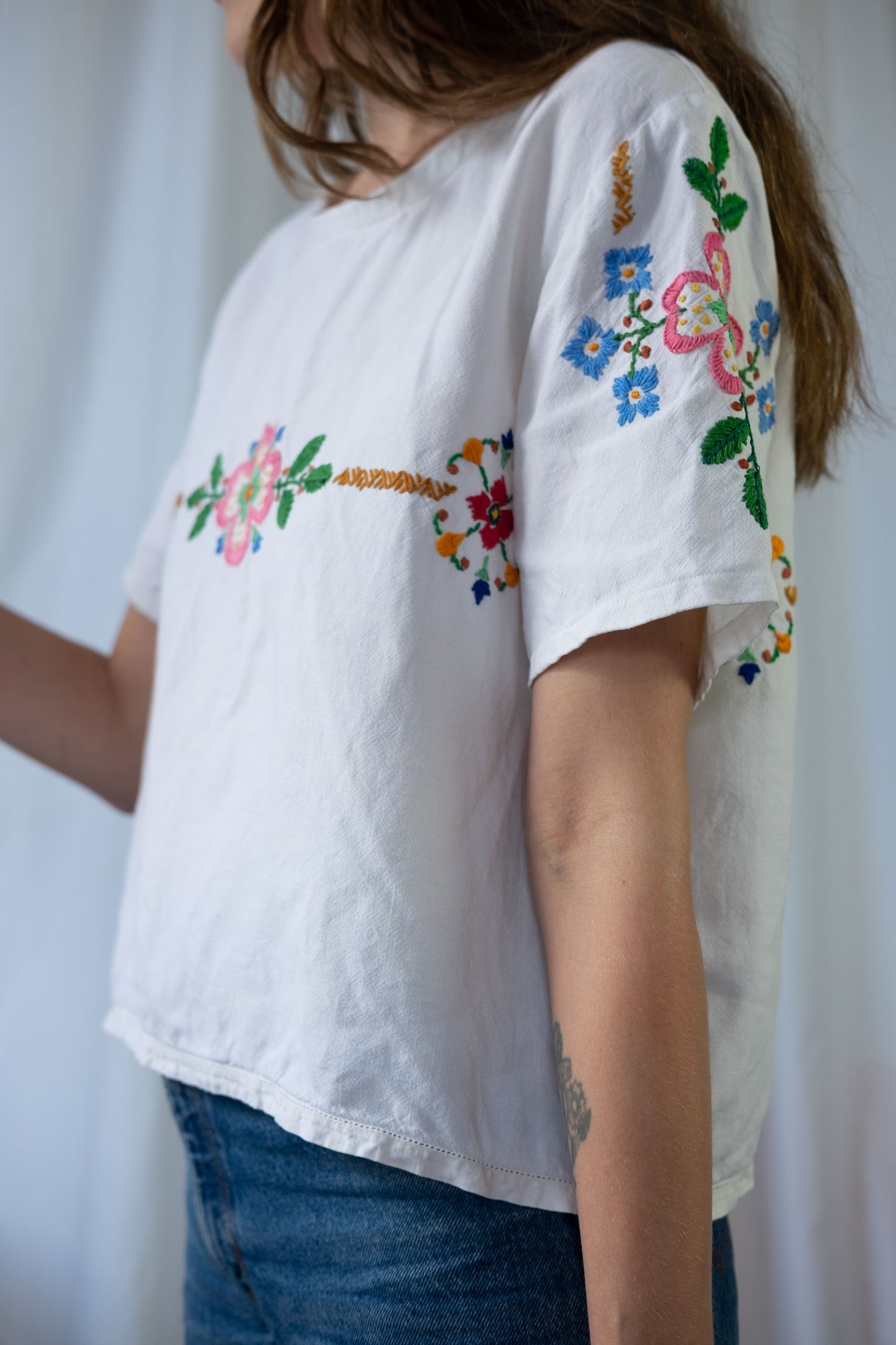 Dahlia ~ Reworked Vintage Linen Embroidered Tee - L