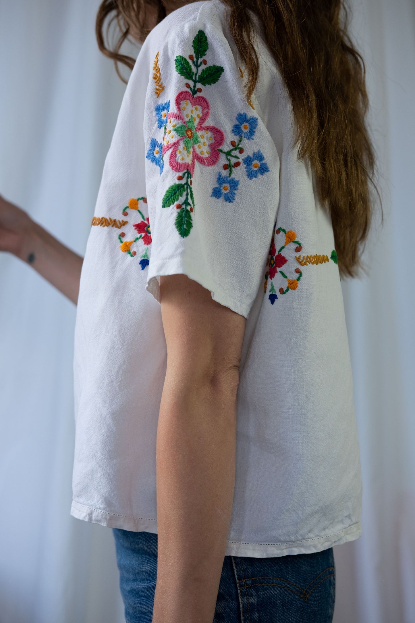 Dahlia ~ Reworked Vintage Linen Embroidered Tee - L