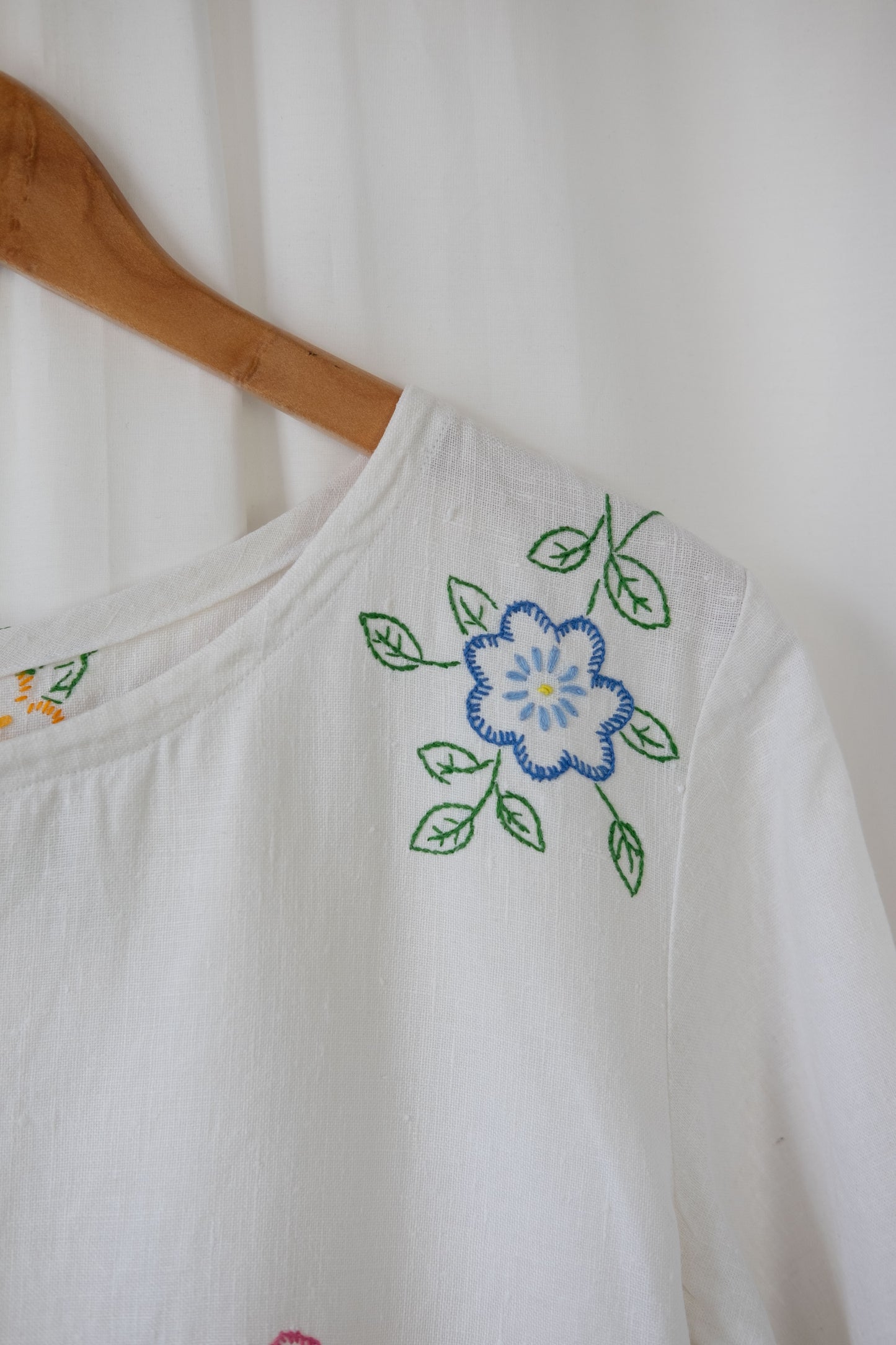 Daisy ~ Reworked Vintage Linen Embroidered Tee - M