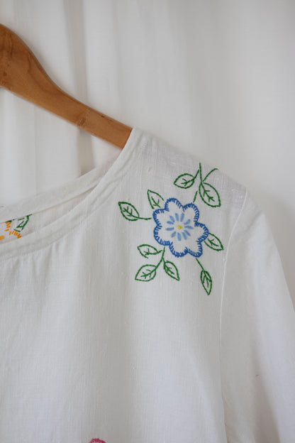 Daisy ~ Reworked Vintage Linen Embroidered Tee - M