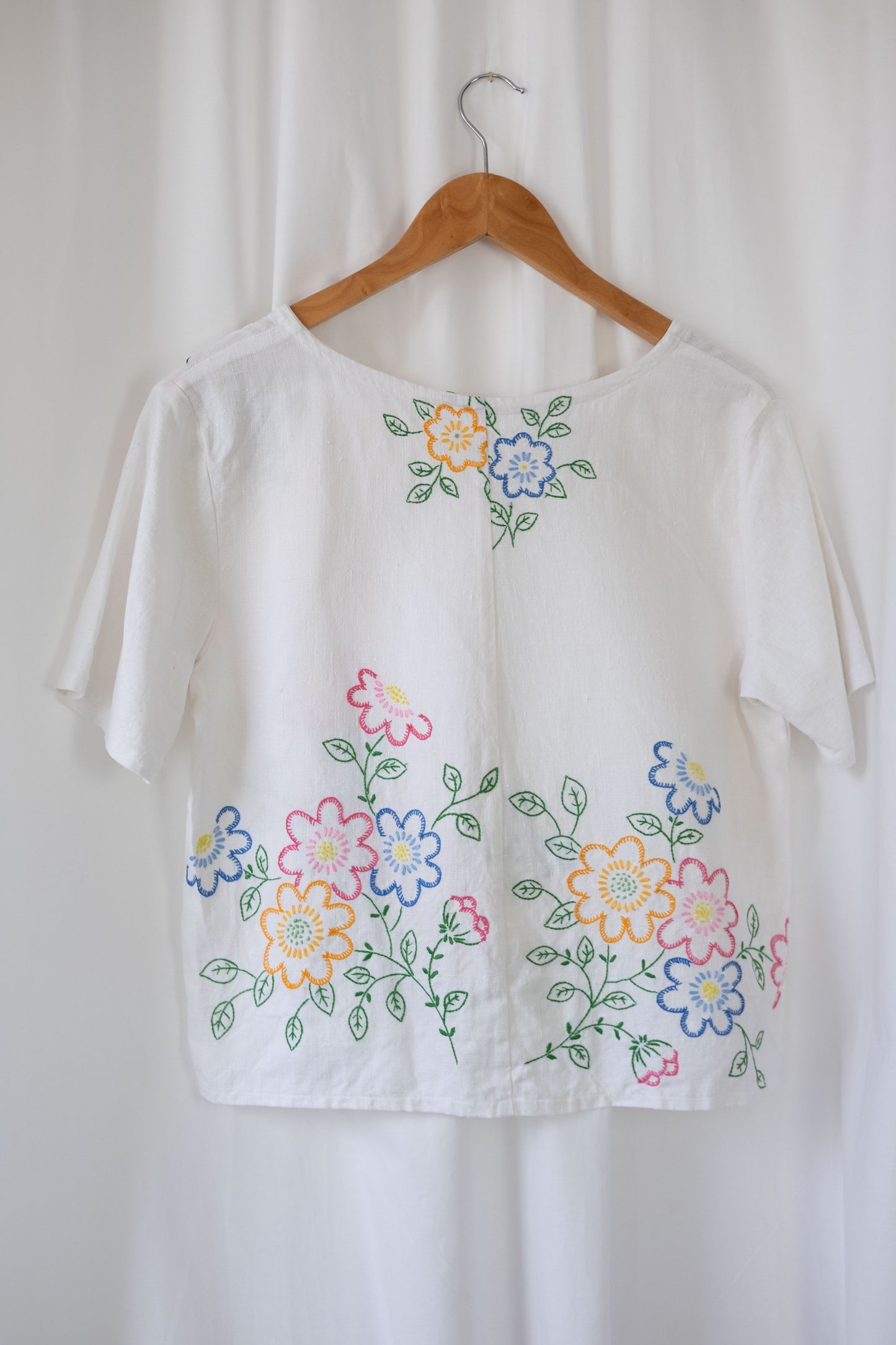 Daisy ~ Reworked Vintage Linen Embroidered Tee - M