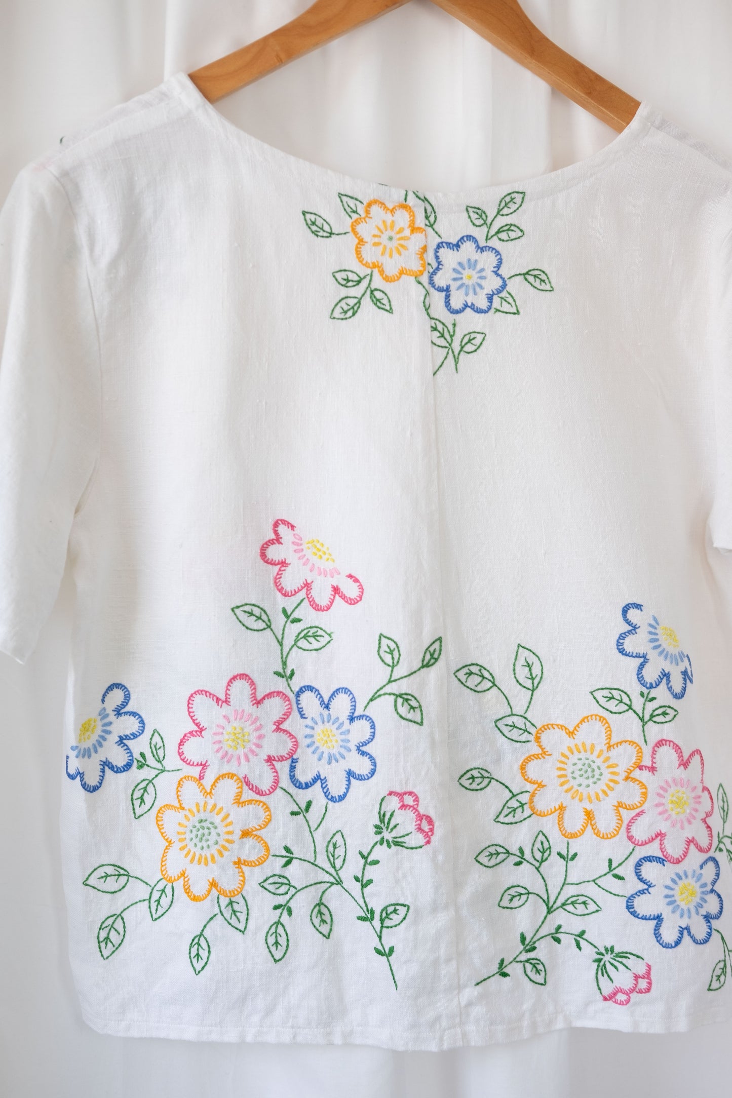 Daisy ~ Reworked Vintage Linen Embroidered Tee - M