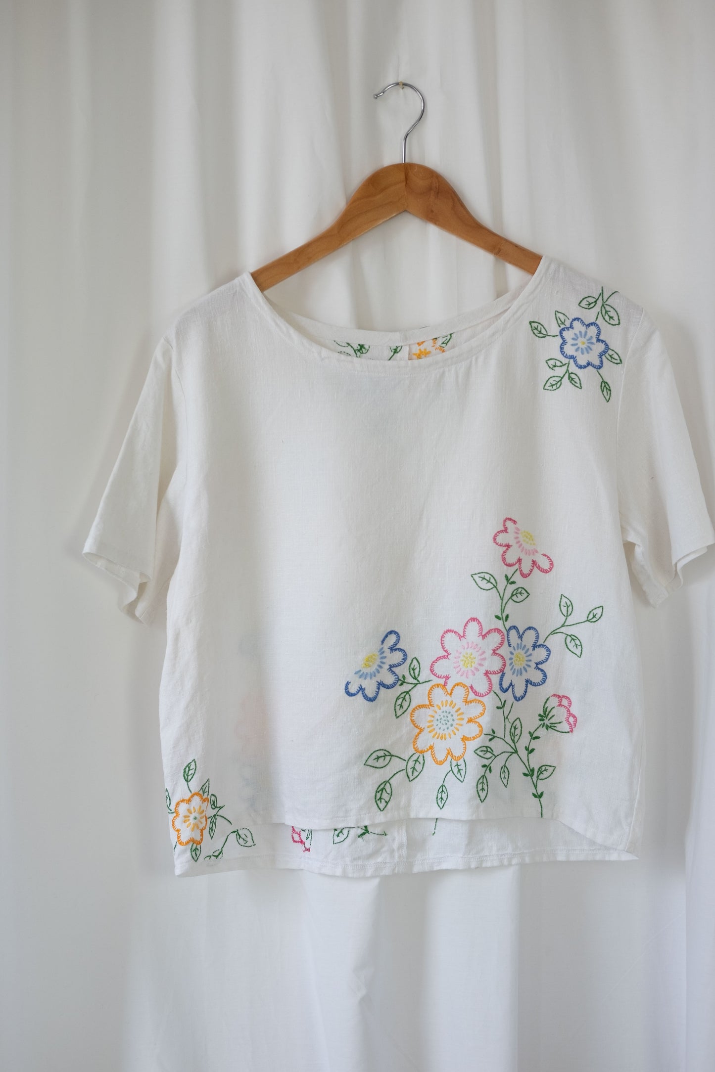 Daisy ~ Reworked Vintage Linen Embroidered Tee - M