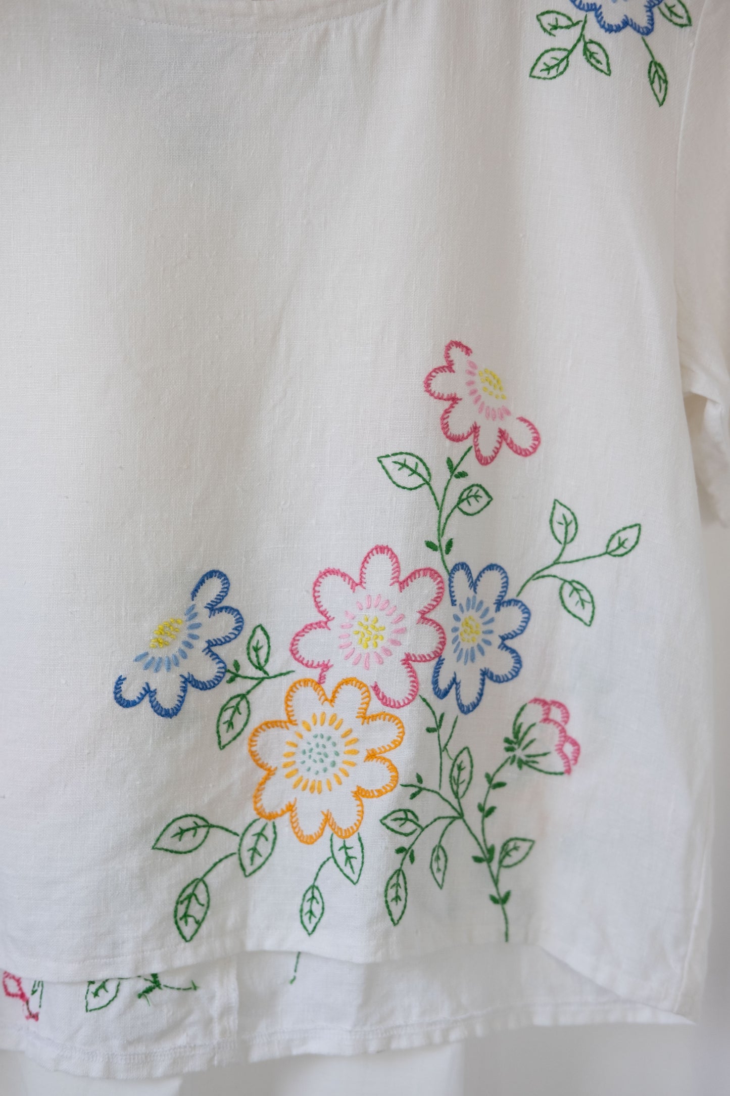 Daisy ~ Reworked Vintage Linen Embroidered Tee - M