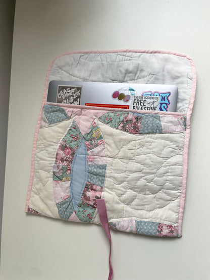 Joan Quilt Laptop Case 002