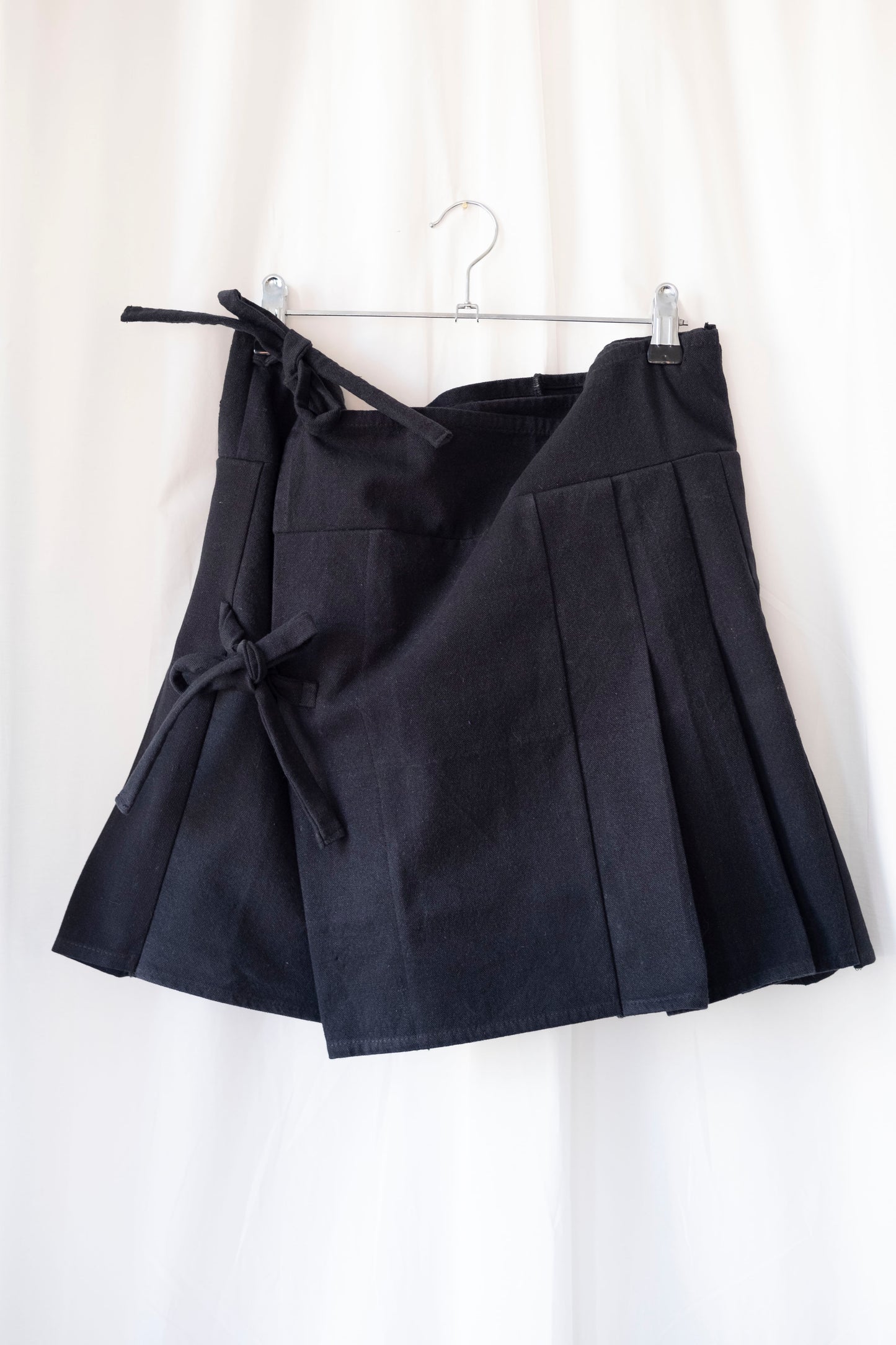 Cher ~ Black Pleat Mini Skirt - 14/16